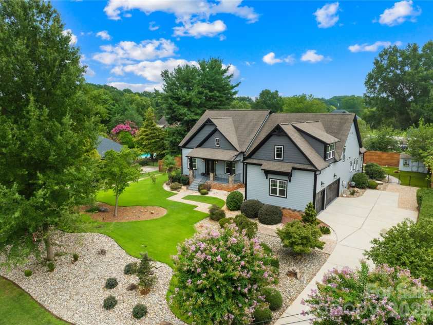 129 Aqua Drive, Mooresville, NC 28117.  MLS# CAR4413727, YatesRealty ID 43925. 