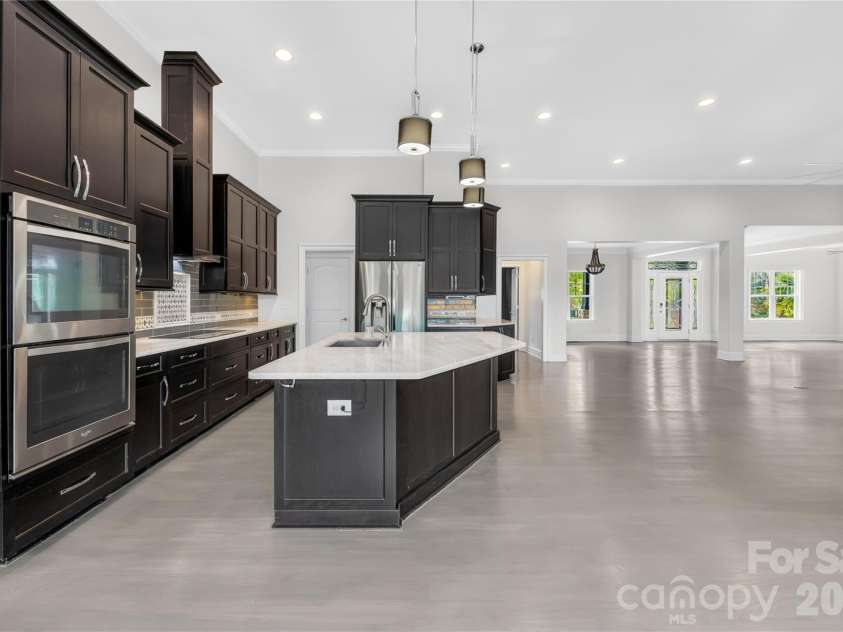 129 Aqua Drive, Mooresville, NC 28117.  MLS# CAR4413727, YatesRealty ID 43925. 