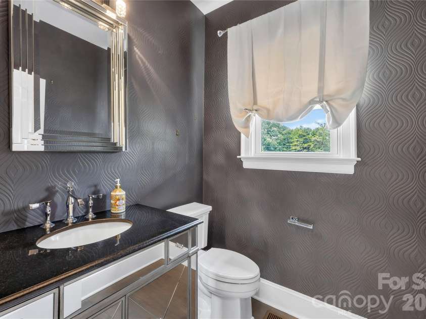 129 Aqua Drive, Mooresville, NC 28117.  MLS# CAR4413727, YatesRealty ID 43925. 