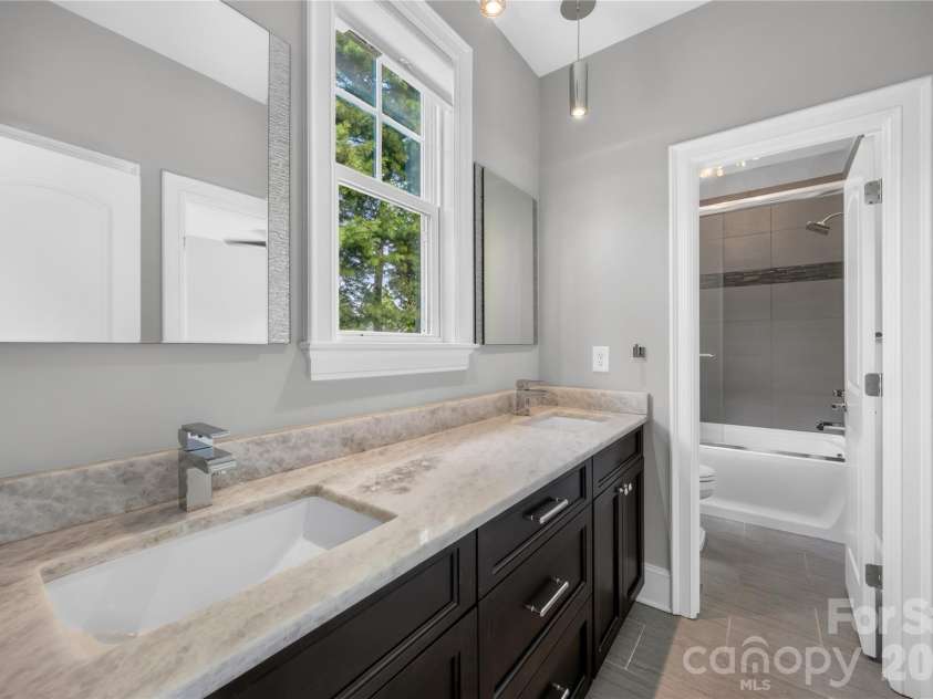 129 Aqua Drive, Mooresville, NC 28117.  MLS# CAR4413727, YatesRealty ID 43925. 
