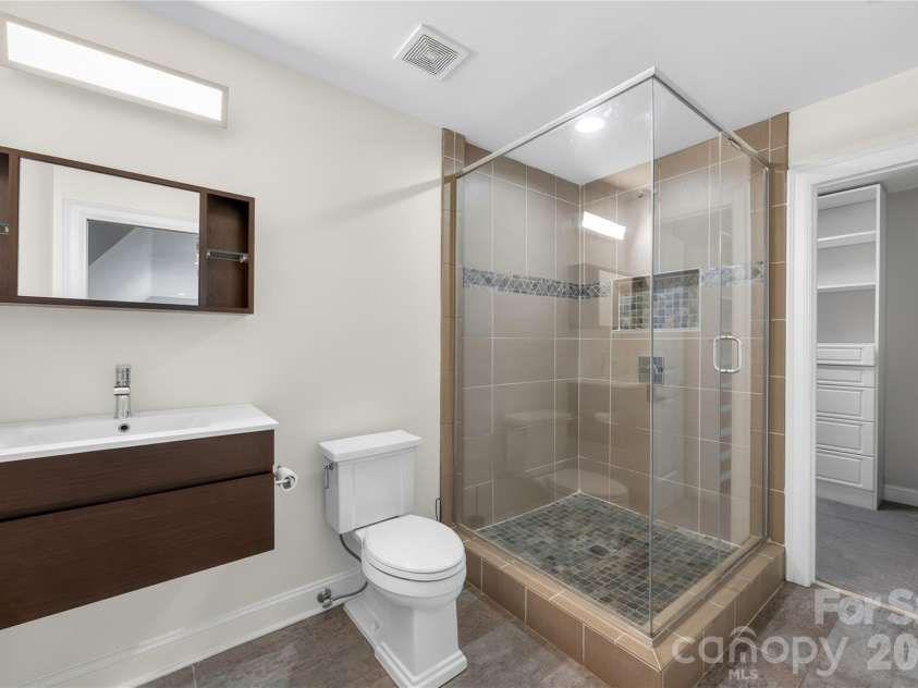 129 Aqua Drive, Mooresville, NC 28117.  MLS# CAR4413727, YatesRealty ID 43925. 