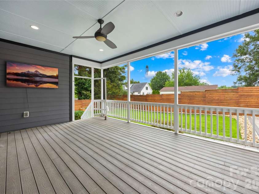 129 Aqua Drive, Mooresville, NC 28117.  MLS# CAR4413727, YatesRealty ID 43925. 