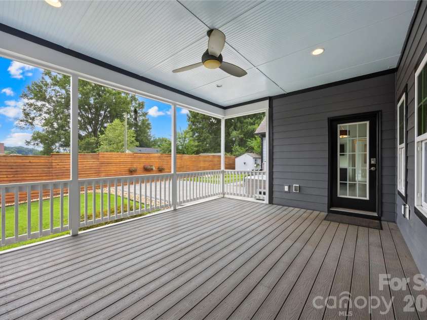 129 Aqua Drive, Mooresville, NC 28117.  MLS# CAR4413727, YatesRealty ID 43925. 