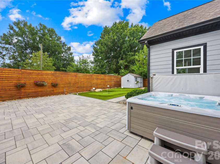 129 Aqua Drive, Mooresville, NC 28117.  MLS# CAR4413727, YatesRealty ID 43925. 