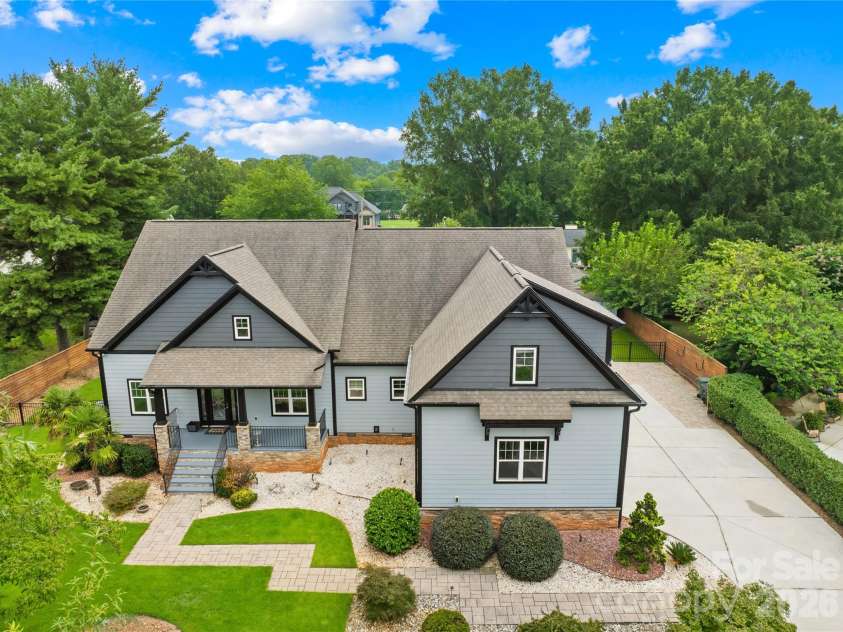 129 Aqua Drive, Mooresville, NC 28117.  MLS# CAR4413727, YatesRealty ID 43925. 
