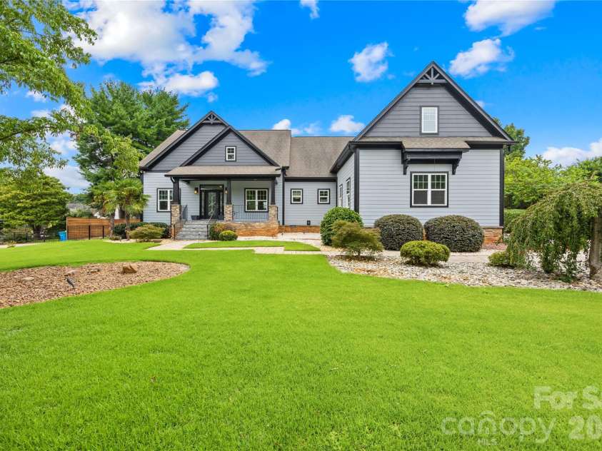 129 Aqua Drive, Mooresville, NC 28117.  MLS# CAR4413727, YatesRealty ID 43925. 