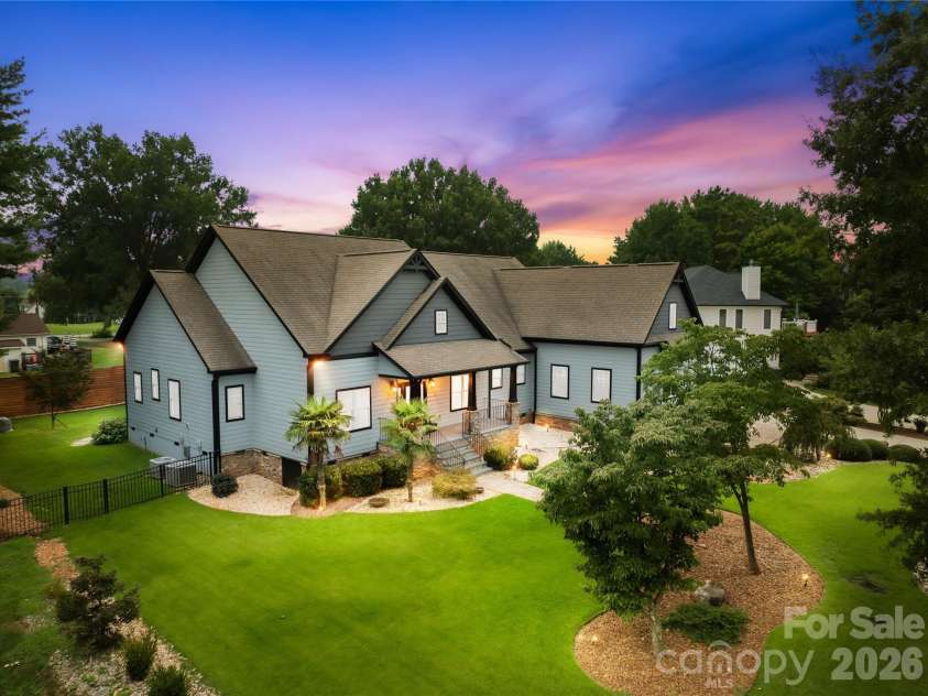129 Aqua Drive, Mooresville, NC 28117.  MLS# CAR4413727, YatesRealty ID 43925. Digitally Enhanced