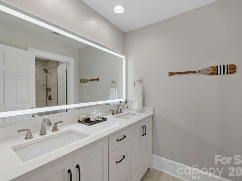 126 Watch Harbor Road, New London, NC 28127.  MLS# CAR4409631, YatesRealty ID 43926. Guest Bath