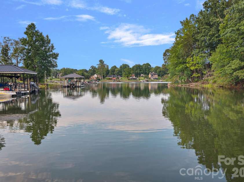 218 Lineberger Drive, Mooresville, NC 28117.  MLS# CAR4414415, YatesRealty ID 43929. 