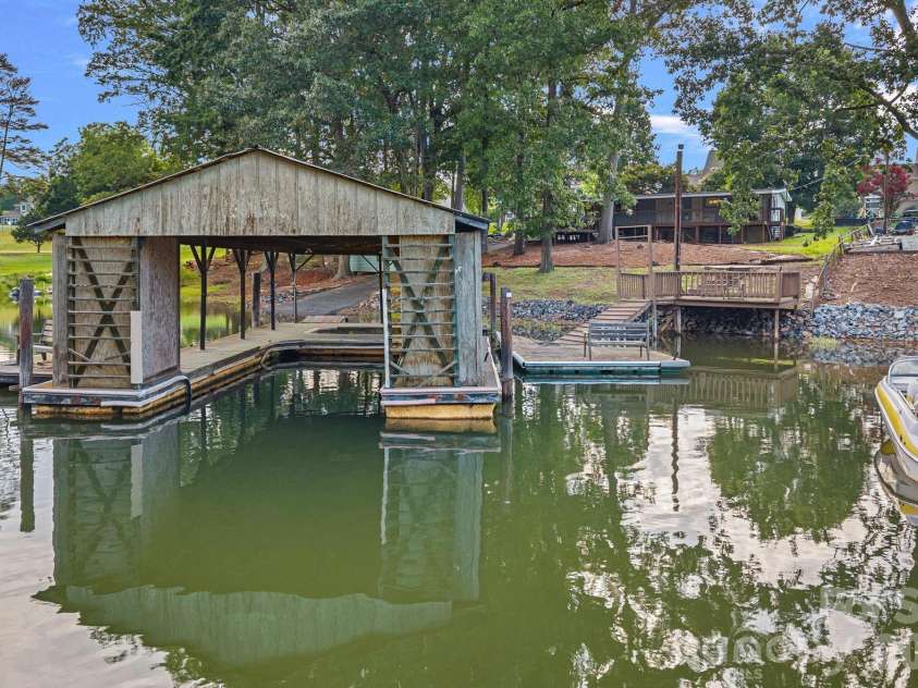 218 Lineberger Drive, Mooresville, NC 28117.  MLS# CAR4414415, YatesRealty ID 43929. 