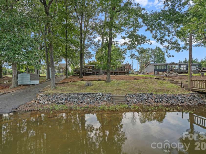218 Lineberger Drive, Mooresville, NC 28117.  MLS# CAR4414415, YatesRealty ID 43929. 