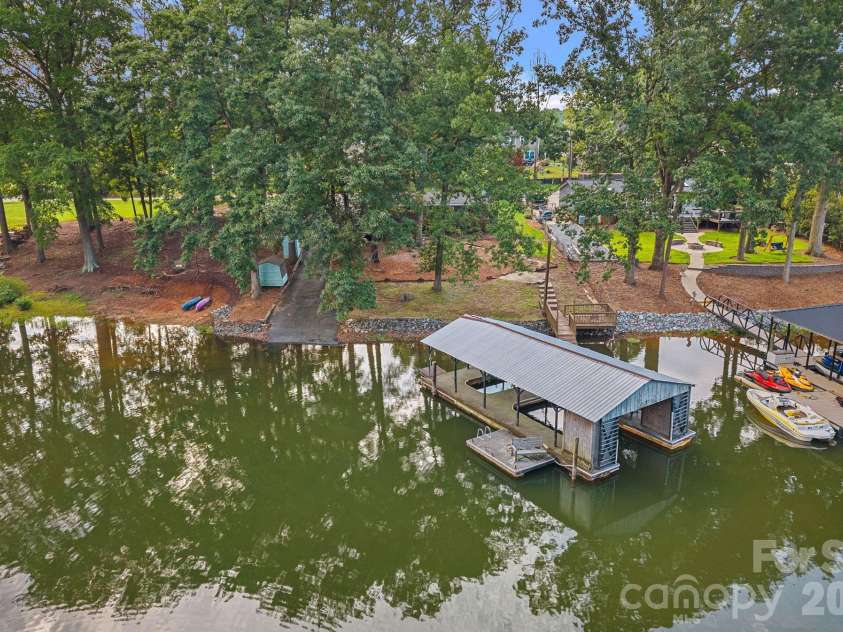 218 Lineberger Drive, Mooresville, NC 28117.  MLS# CAR4414415, YatesRealty ID 43929. 