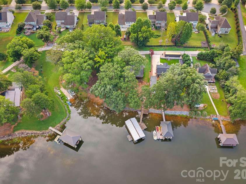 218 Lineberger Drive, Mooresville, NC 28117.  MLS# CAR4414415, YatesRealty ID 43929. 