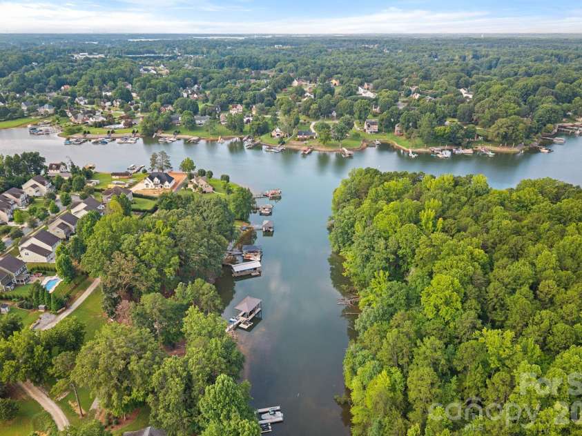 218 Lineberger Drive, Mooresville, NC 28117.  MLS# CAR4414415, YatesRealty ID 43929. 