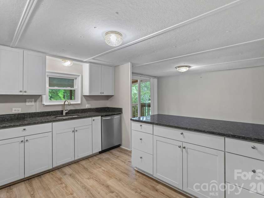 218 Lineberger Drive, Mooresville, NC 28117.  MLS# CAR4414415, YatesRealty ID 43929. 