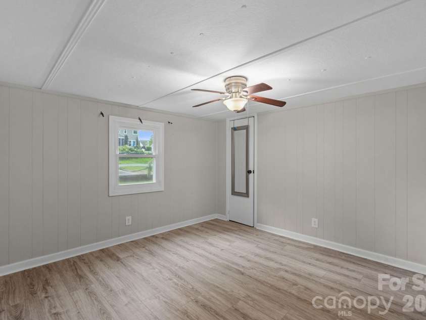 218 Lineberger Drive, Mooresville, NC 28117.  MLS# CAR4414415, YatesRealty ID 43929. 