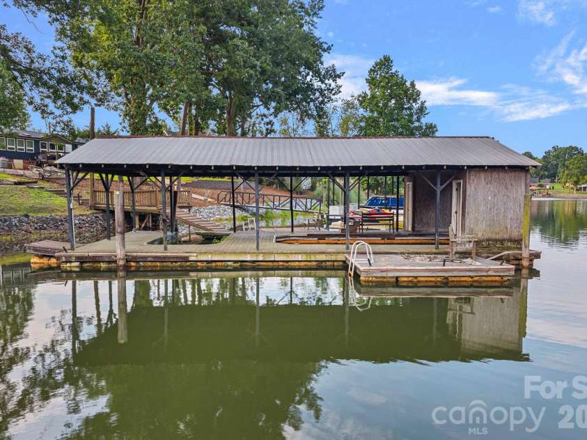 218 Lineberger Drive, Mooresville, NC 28117.  MLS# CAR4414415, YatesRealty ID 43929. 