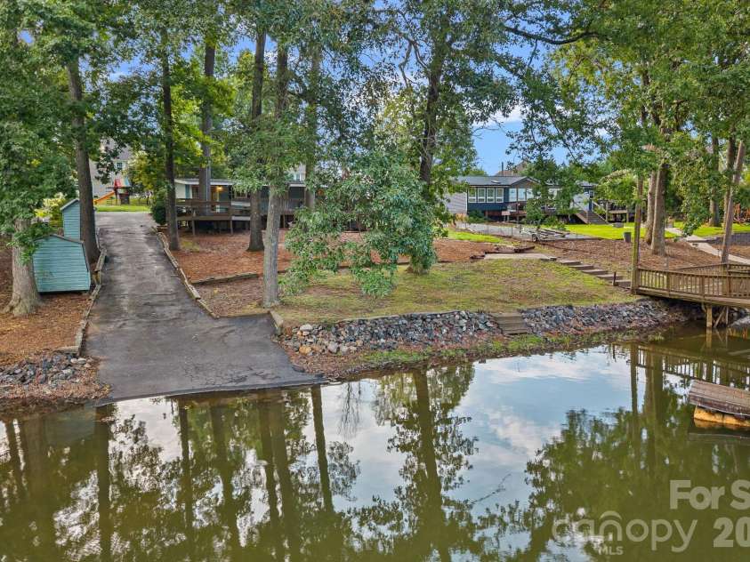218 Lineberger Drive, Mooresville, NC 28117.  MLS# CAR4414415, YatesRealty ID 43929. 