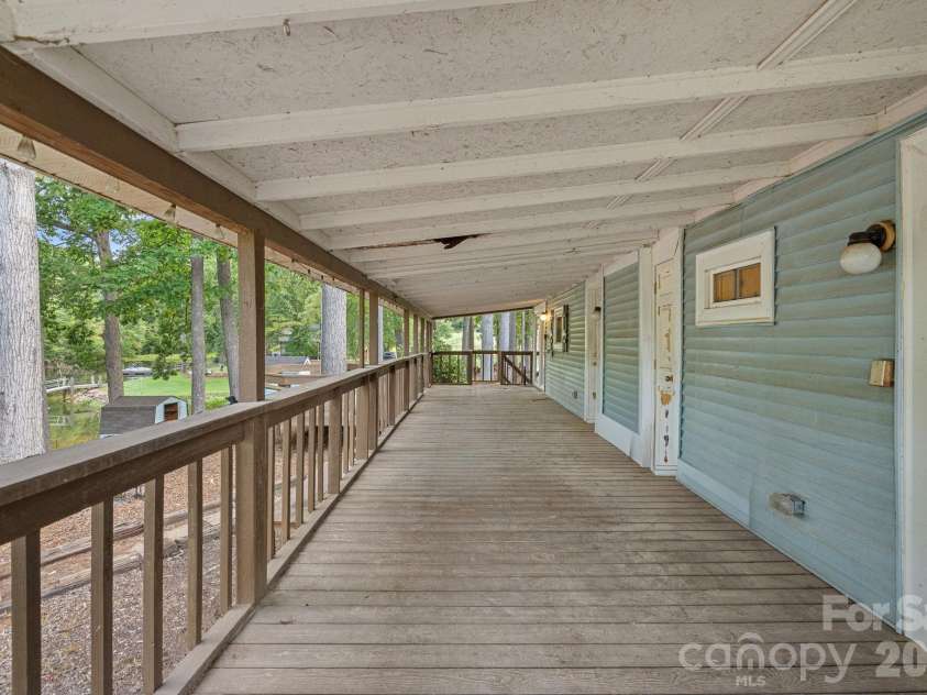 218 Lineberger Drive, Mooresville, NC 28117.  MLS# CAR4414415, YatesRealty ID 43929. 