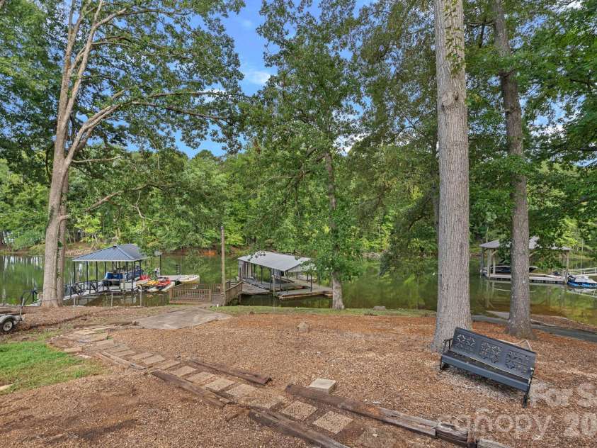 218 Lineberger Drive, Mooresville, NC 28117.  MLS# CAR4414415, YatesRealty ID 43929. 
