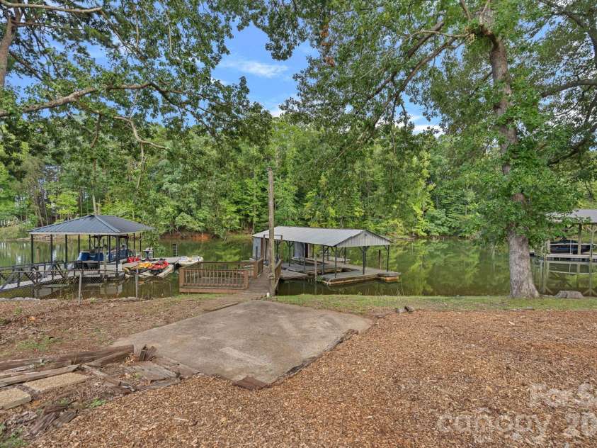 218 Lineberger Drive, Mooresville, NC 28117.  MLS# CAR4414415, YatesRealty ID 43929. 