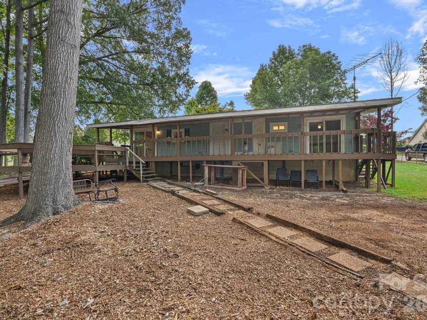 218 Lineberger Drive, Mooresville, NC 28117.  MLS# CAR4414415, YatesRealty ID 43929. 