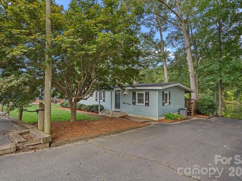 218 Lineberger Drive, Mooresville, NC 28117.  MLS# CAR4414415, YatesRealty ID 43929. 