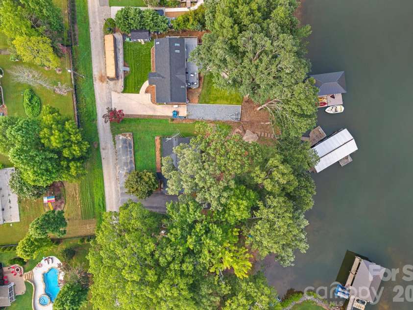 218 Lineberger Drive, Mooresville, NC 28117.  MLS# CAR4414415, YatesRealty ID 43929. 
