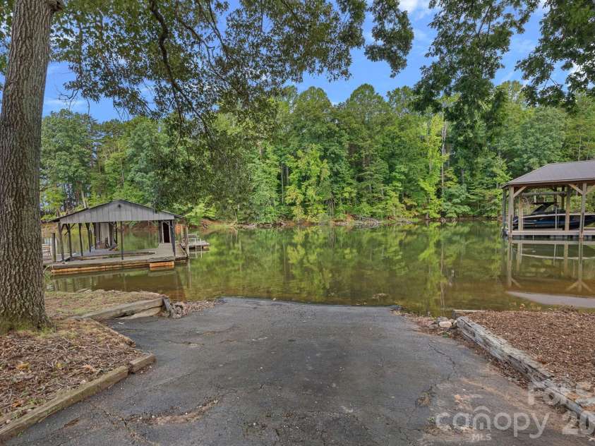 218 Lineberger Drive, Mooresville, NC 28117.  MLS# CAR4414415, YatesRealty ID 43929. Boat Ramp