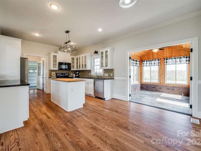 1790 Faires Road, Rock Hill, SC 29730.  MLS# CAR4235758, YatesRealty ID 4393. Charming country kitchen passes to the sunroom.