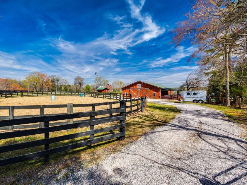 1790 Faires Road, Rock Hill, SC 29730.  MLS# CAR4235758, YatesRealty ID 4393. The round pen is ready to use!