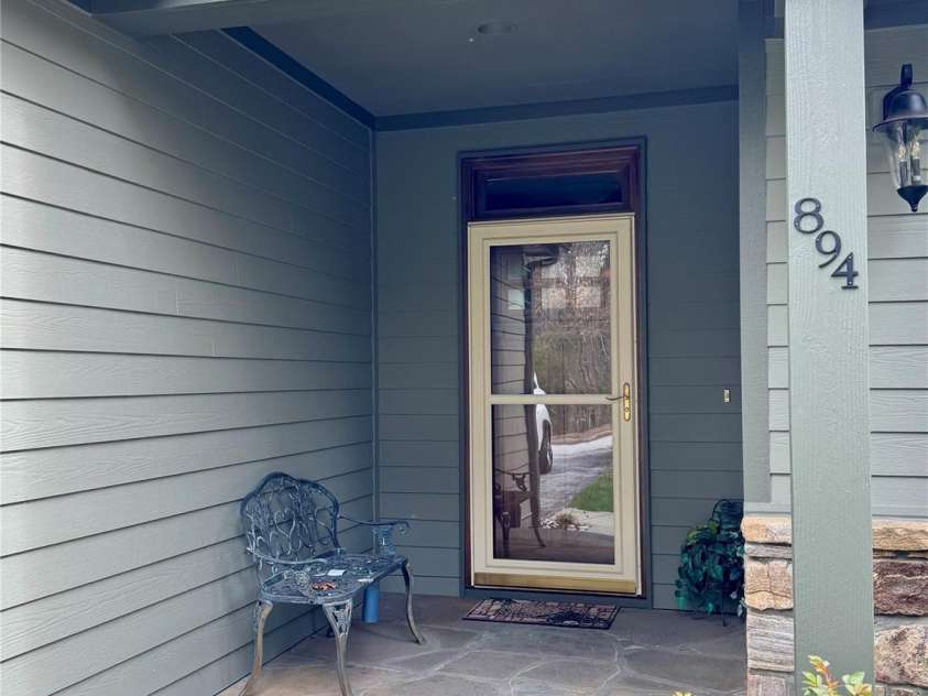 894 Dunroy Drive, Hendersonville, NC 28739.  MLS# CAR4379166, YatesRealty ID 4393. 