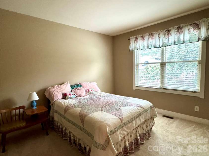 894 Dunroy Drive, Hendersonville, NC 28739.  MLS# CAR4379166, YatesRealty ID 4393. 