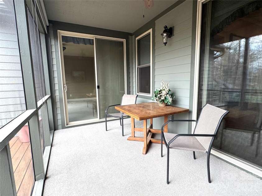 894 Dunroy Drive, Hendersonville, NC 28739.  MLS# CAR4379166, YatesRealty ID 4393. 