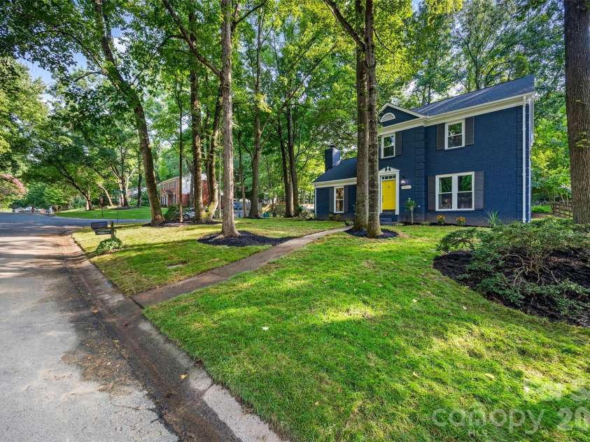 635 Trail Ridge Road, Matthews, NC 28105.  MLS# CAR4414225, YatesRealty ID 43932. 
