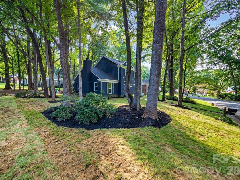 635 Trail Ridge Road, Matthews, NC 28105.  MLS# CAR4414225, YatesRealty ID 43932. 