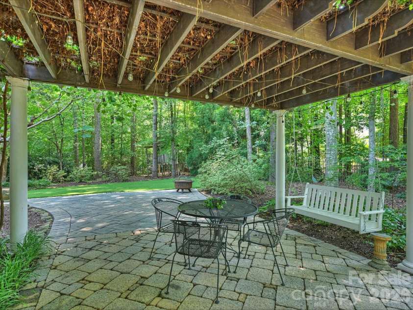 4610 Messian Court, Charlotte, NC 28210.  MLS# CAR4409979, YatesRealty ID 43934. Covered Patio