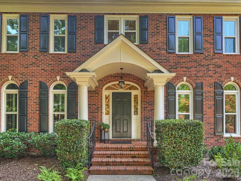 4610 Messian Court, Charlotte, NC 28210.  MLS# CAR4409979, YatesRealty ID 43934. Front Entrance