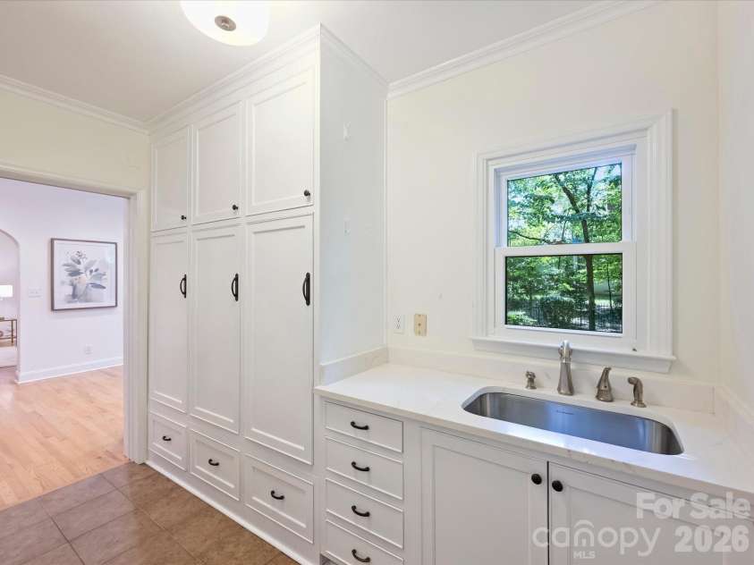 4610 Messian Court, Charlotte, NC 28210.  MLS# CAR4409979, YatesRealty ID 43934. Mud Room