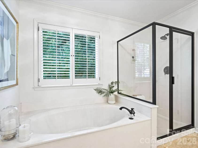 4610 Messian Court, Charlotte, NC 28210.  MLS# CAR4409979, YatesRealty ID 43934. Primary Bathroom
