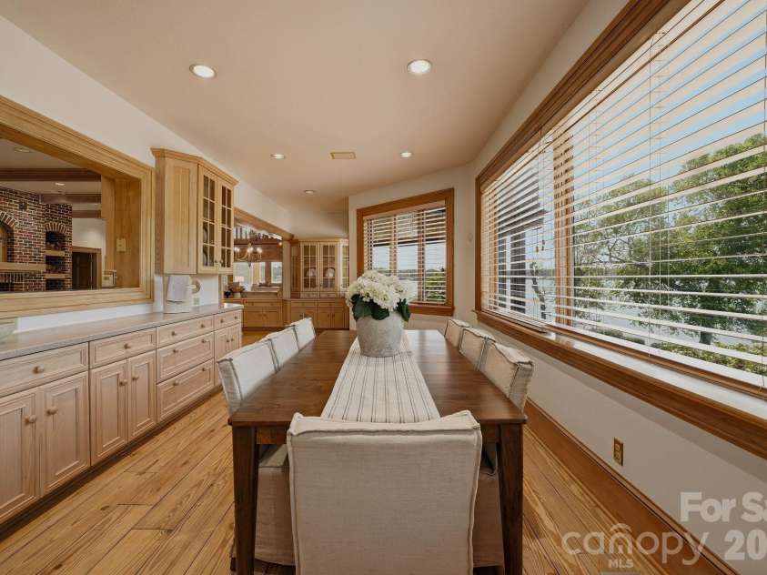 9715 Nine Eagles Lane, Charlotte, NC 28278.  MLS# CAR4382620, YatesRealty ID 43937. 