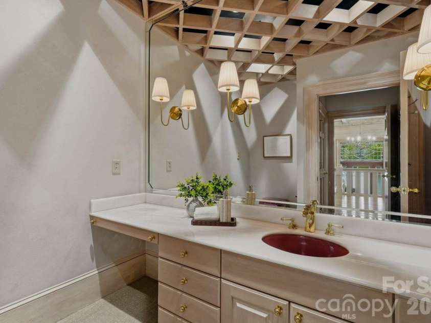 9715 Nine Eagles Lane, Charlotte, NC 28278.  MLS# CAR4382620, YatesRealty ID 43937. 