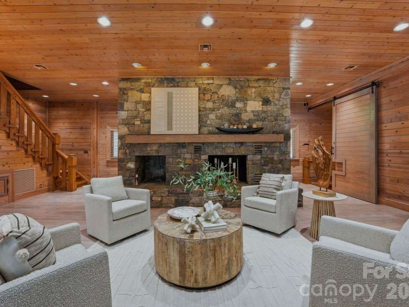 9715 Nine Eagles Lane, Charlotte, NC 28278.  MLS# CAR4382620, YatesRealty ID 43937. 