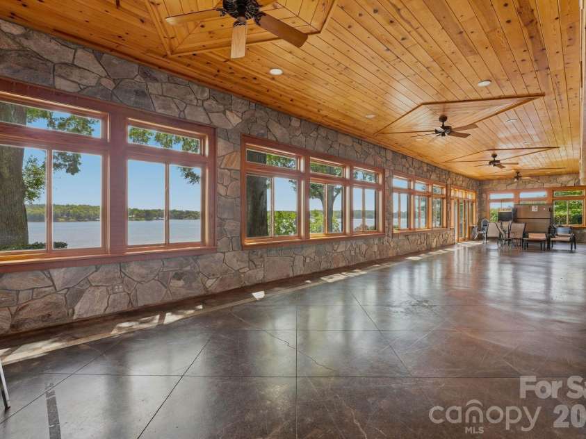 9715 Nine Eagles Lane, Charlotte, NC 28278.  MLS# CAR4382620, YatesRealty ID 43937. 