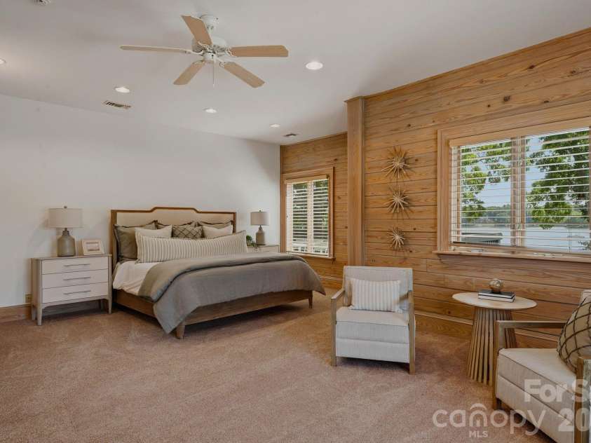 9715 Nine Eagles Lane, Charlotte, NC 28278.  MLS# CAR4382620, YatesRealty ID 43937. 