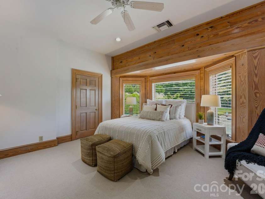 9715 Nine Eagles Lane, Charlotte, NC 28278.  MLS# CAR4382620, YatesRealty ID 43937. 