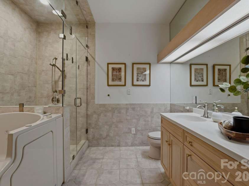 9715 Nine Eagles Lane, Charlotte, NC 28278.  MLS# CAR4382620, YatesRealty ID 43937. 