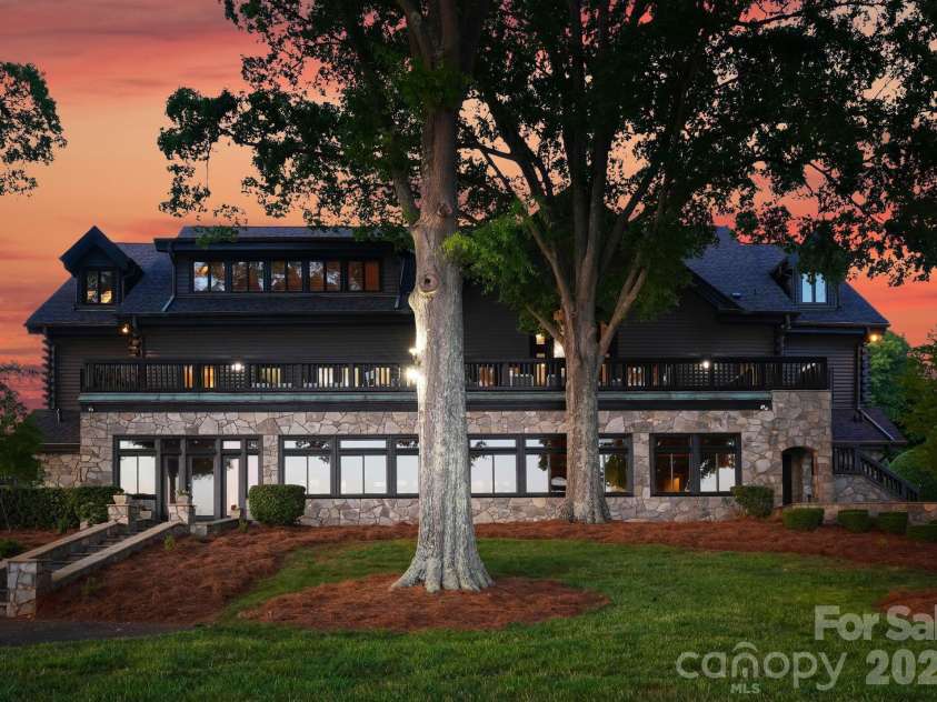 9715 Nine Eagles Lane, Charlotte, NC 28278.  MLS# CAR4382620, YatesRealty ID 43937. 