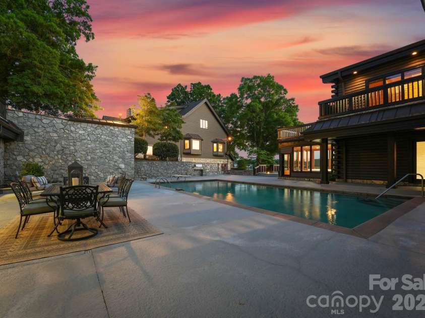 9715 Nine Eagles Lane, Charlotte, NC 28278.  MLS# CAR4382620, YatesRealty ID 43937. 