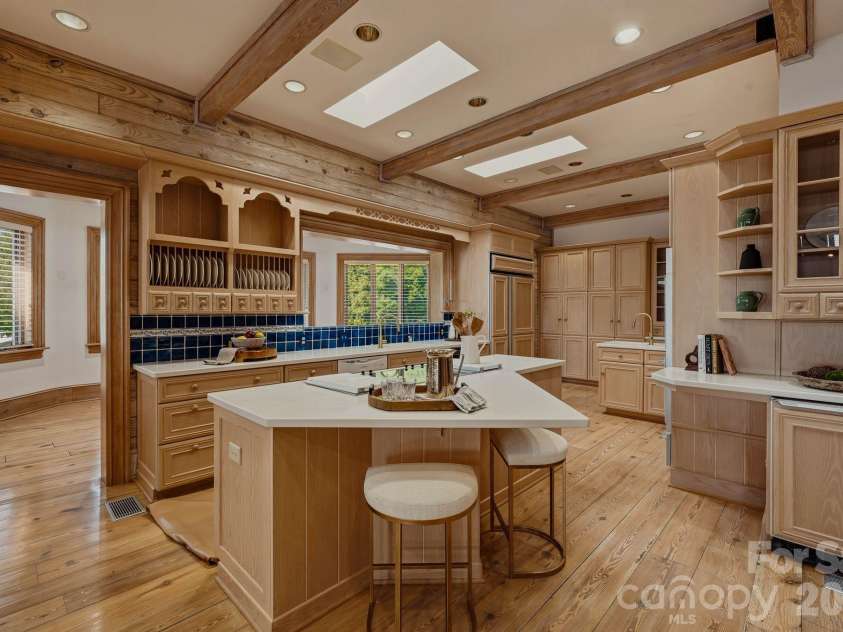 9715 Nine Eagles Lane, Charlotte, NC 28278.  MLS# CAR4382620, YatesRealty ID 43937. 